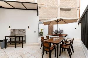 Χώρος καθιστικού στο L1 7BR Laureles House rooftop jacuzzi AC