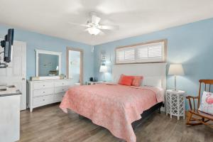 Postel nebo postele na pokoji v ubytování Ellington Cottage By The Sea