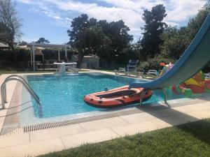 The swimming pool at or close to Casa Bellavista con piscina en Caldes Costa Brava