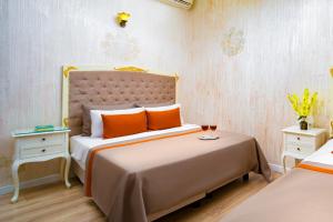 Postel nebo postele na pokoji v ubytování Alhambra Apart Hotel