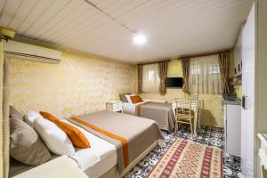 Postel nebo postele na pokoji v ubytování Alhambra Apart Hotel