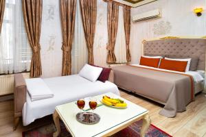 Postel nebo postele na pokoji v ubytování Alhambra Apart Hotel