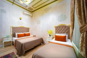Postel nebo postele na pokoji v ubytování Alhambra Apart Hotel