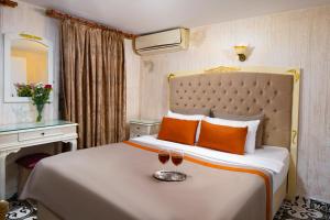 Postel nebo postele na pokoji v ubytování Alhambra Apart Hotel