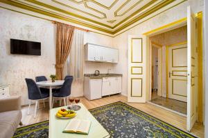 TV a/nebo společenská místnost v ubytování Alhambra Apart Hotel