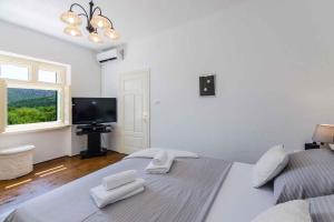 a bedroom with two white towels on a bed at Holiday home in Drivenik 39517 in Drivenik