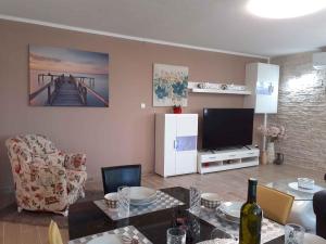 TV a/nebo společenská místnost v ubytování Apartment in Malinska - Insel Krk 42222