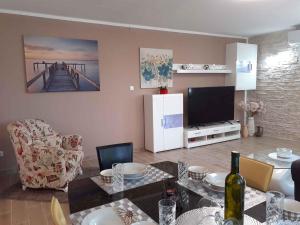 TV a/nebo společenská místnost v ubytování Apartment in Malinska - Insel Krk 42222