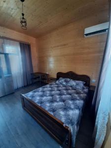 Postel nebo postele na pokoji v ubytování Lakeside cottage
