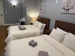 Postelja oz. postelje v sobi nastanitve Peaceful & Cozy Home with 3 rooms, 2 SHARED Bathrooms and SHARED Common Space