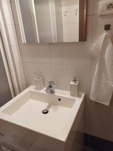 Koupelna v ubytování TONI - Apartman s pogledom na more + 23 fotografií