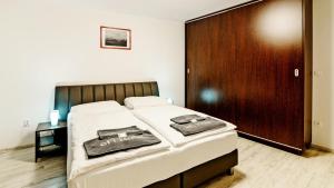 Ένα ή περισσότερα κρεβάτια σε δωμάτιο στο eFi Palace Hotel