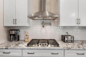 Una cocina o zona de cocina en Go With The Flow