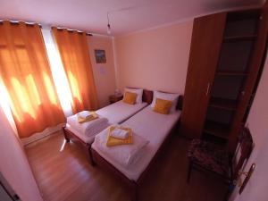 Letto o letti in una camera di Apartmani Sobe Sljivancanin