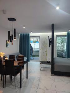Posteľ alebo postele v izbe v ubytovaní Apartament Przystań z tarasem