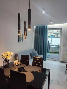 Posedenie v ubytovaní Apartament Przystań z tarasem