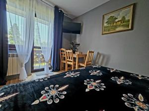Łóżko lub łóżka w pokoju w obiekcie Harmatówka