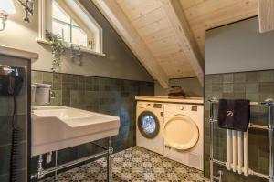 a bathroom with a washing machine and a sink at Landhaus-zum-Wieseneck in Ilsenburg