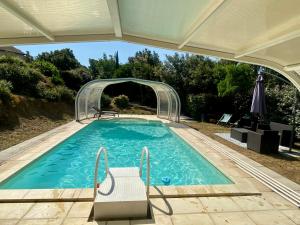 a swimming pool with a clear cover over it at Appart 70m2 avec piscine in Saint-Geniès-de-Varensal