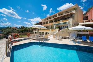 Bazén v ubytování Hotel Niras nebo v jeho okolí