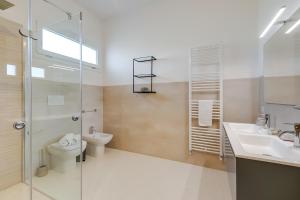 Koupelna v ubytování Villa Elysium With Pool And Garden - Happy Rentals