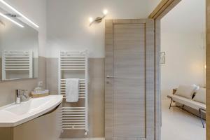 Koupelna v ubytování Villa Elysium With Pool And Garden - Happy Rentals