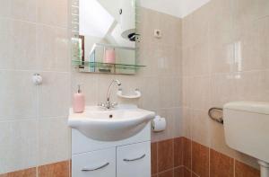 Kúpeľňa v ubytovaní Apartment Seline - Paklenica Riviera 35389 + 27 fotografií