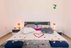 Posteľ alebo postele v izbe v ubytovaní Apartment Seline - Paklenica Riviera 35389