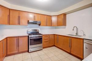 Gallery image of Modern Entire Home in Mississauga near Toronto Canada YYZ in Mississauga