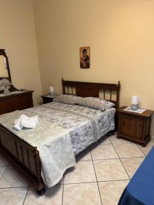 Una cama o camas en una habitación de La casa di Egizia 7 fotos más