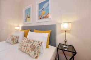 Ένα ή περισσότερα κρεβάτια σε δωμάτιο στο Seahorse Luxury Apartment with Pool and Seaview +44 φωτογραφίες