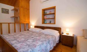 Posteľ alebo postele v izbe v ubytovaní Apartment in Veli Losinj 26456