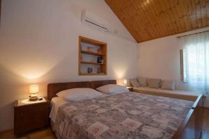 Posteľ alebo postele v izbe v ubytovaní Apartment in Veli Losinj 26456