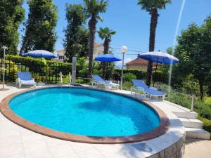 Bazén v ubytovaní Holiday home in Lovran 15113 alebo v jeho blízkosti