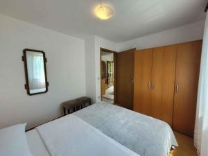 Posteľ alebo postele v izbe v ubytovaní Holiday home in Lovran 15113