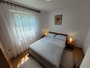 Posteľ alebo postele v izbe v ubytovaní Holiday home in Lovran 15113