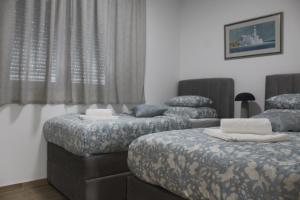 a room with three beds and a window at Wiki in Vodice