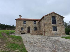 an external view of a stone house with a driveway at Casa do Campo in Viseo