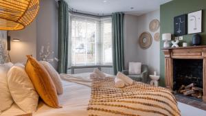 a bedroom with a bed and a fireplace at London Queen's Park with cinema & gaming room in London