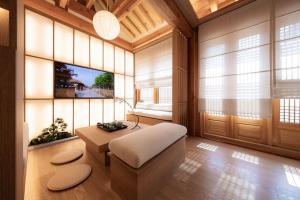 Телевизор и/или развлекательный центр в Haeon Seoul,2층 한옥 독채,서울 핫플 중심가에 위치,주요 핫플 도보 이동,테라스,지하철과공항버스5분,종로,익선동,경복궁,북촌한옥마을,명동