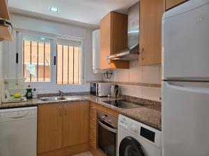 Kuchyň nebo kuchyňský kout v ubytování Apartamento en primera linea