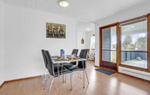 Φωτογραφία από το άλμπουμ του 3 Bedroom Pet Friendly Home In Nakskov σε Nakskov