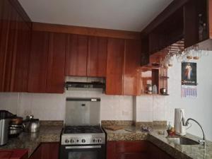 Kuchyň nebo kuchyňský kout v ubytování CASA En CONDOMINIO LAS VIÑAS CHICLAYYO