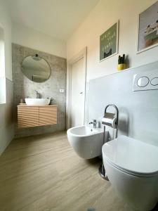 a bathroom with a sink and a tub and a toilet at Casa Pierina in Vicchio +12 photos