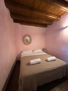 Posteľ alebo postele v izbe v ubytovaní Gratteri Stone Jacuzzi House