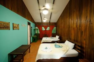 Ένα ή περισσότερα κρεβάτια σε δωμάτιο στο Turtle Beach Lodge