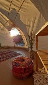 a tent with a bed and a vase in a room at Ofidaki Glamping in Vama Veche +19 photos