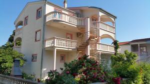 Budova, v ktorej sa apartmán nachádza