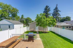 Κήπος έξω από το Walk to Lake Erie Spacious Home in Sandusky!