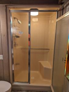 Koupelna v ubytování New! Lwardcove - Beachfront Beauty!